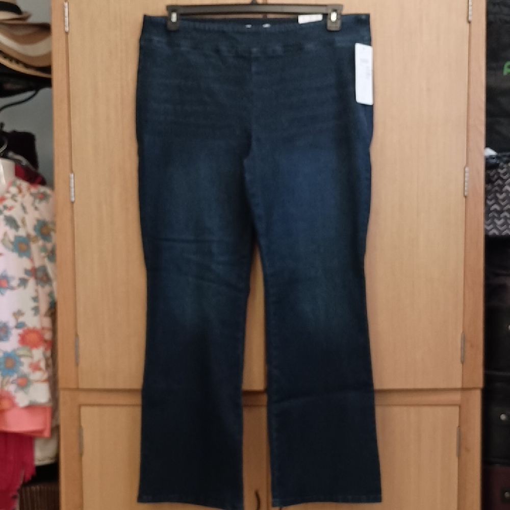 +SZ NWOT Seven7 SZ  20W High Rise Flare Blue Jeans